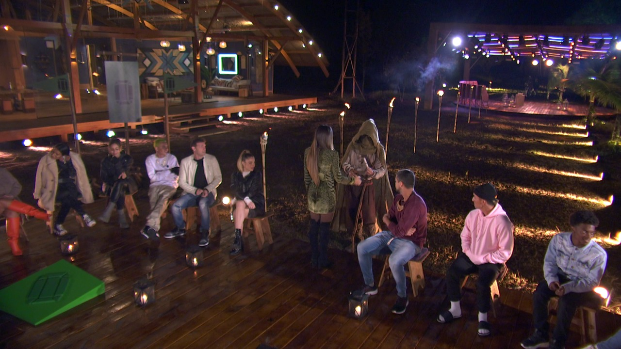 Hoje à noite acontece a primeira votação da temporada; Visita surpresa do guardião surpreende os exploradores e pode mudar os rumos do jogo