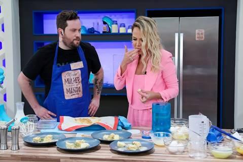 Viih Tube e Eliezer, a mamãe e o papai do momento, recebem chá de bebê surpresa da apresentadora Eliana