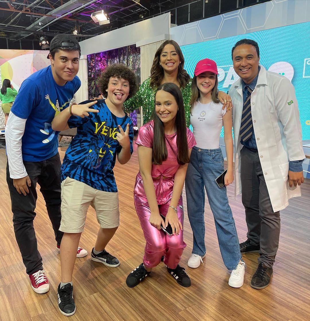 Sucesso na TV, Bia & Jean traz de volta as melhores histórias durante as férias