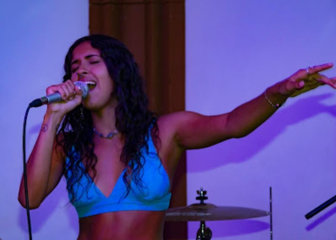 Clarissa Chaves & Bruno Cardoso apresentam pocket show na Ponte de Versos de março (21), na Blooks Botafogo