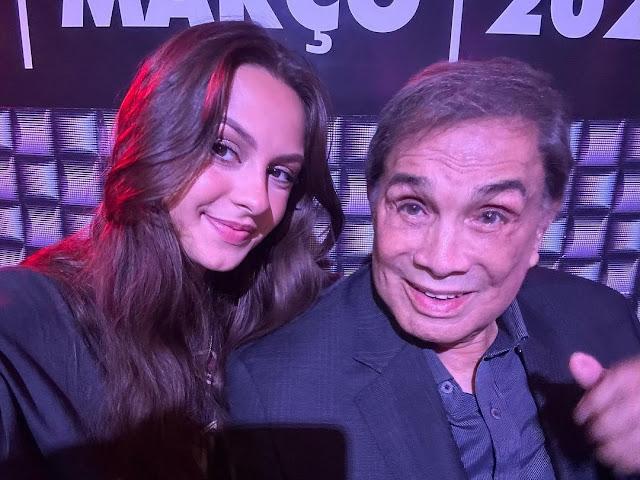 Yasmim Sant’anna e seu pai Dedé Santana estão filmando a minissérie Taking Back, em Balneário Camboriú, Santa Catarina.