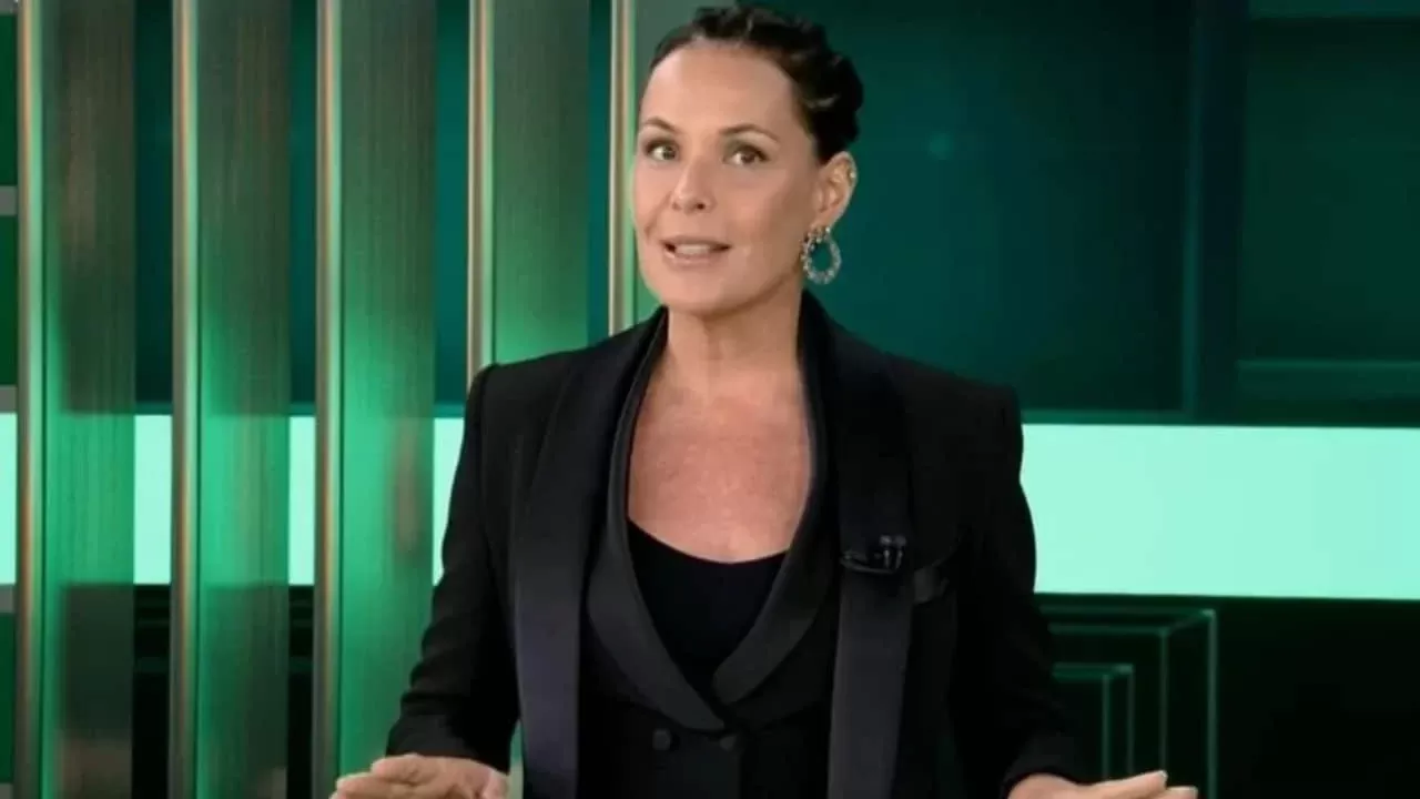 Record TV ‘corta’ cabeça de Carolina Ferraz e vira piada