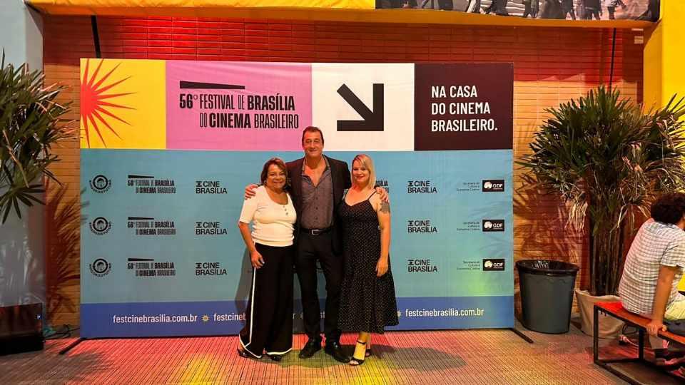 No Palco do 56° Festival de Brasília do Cinema Brasileiro, o ator e cineasta, Roberto Rowntree destaca o ensino e aprendizado como ferramentas de inc