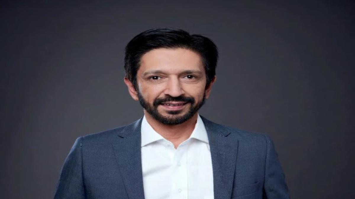 O Prefeito Ricardo Nunes, recebe homenagem de Romildo dos Santos