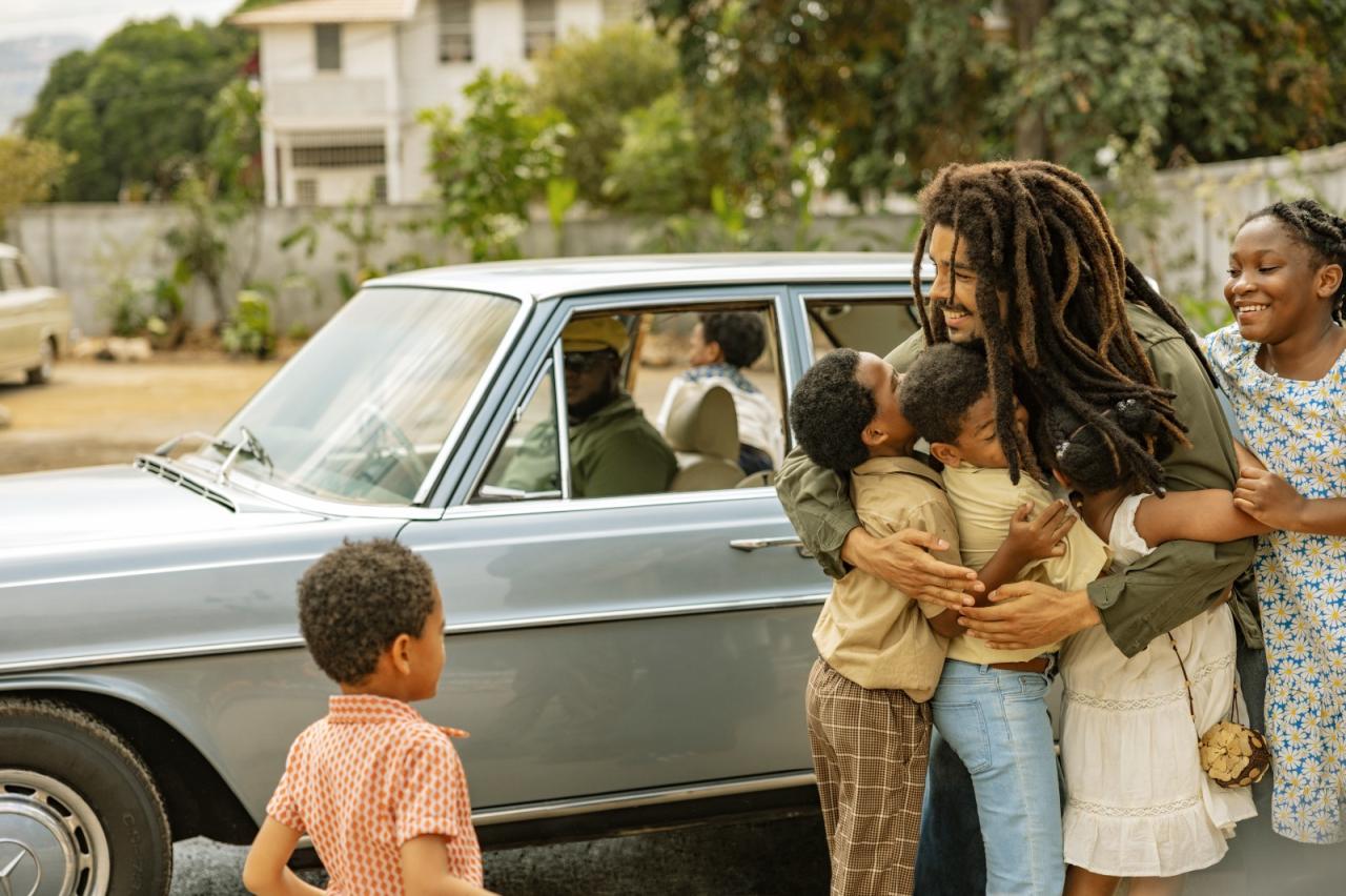Ziggy Marley reflete sobre a história de seu pai em vídeo inédito de 'Bob Marley: One Love'