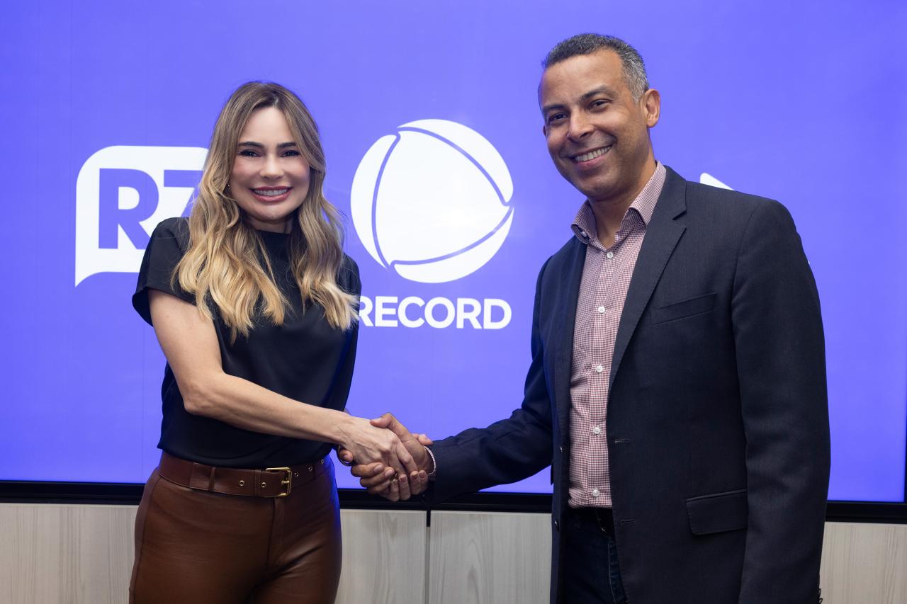 RACHEL SHEHERAZADE É A NOVA APRESENTADORA DO REALITY 