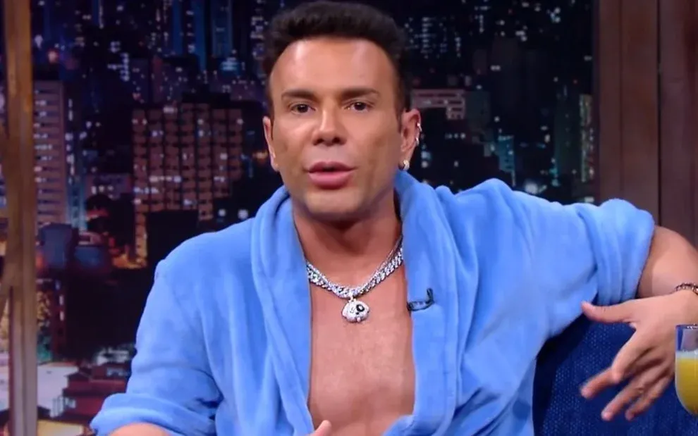 Mazzafera ficou cega e muda por três dias após cirurgia para deixar a voz feminina