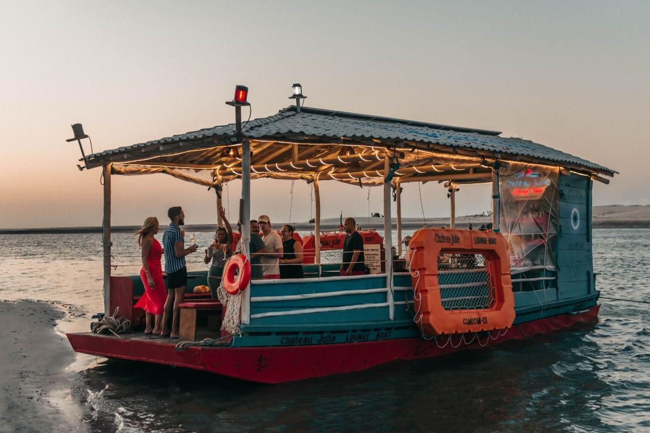 CHATEAU JULIE LOUNGE BOAT VOLTA A OPERAR EM CAMOCIM COM NOVO CARDÁPIO