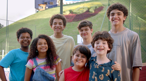 SBT estreia produção que mostra a passagem de bastão entre os atores de 