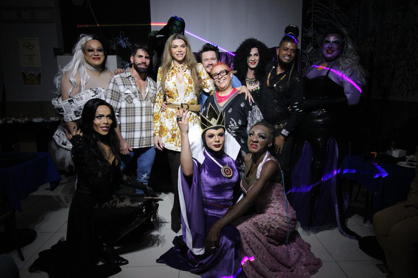 Risos e Glamour: Noite de Vilãs da Disney Reúne Grandes Estrelas LGBTQIA+ no Espaço Vermont