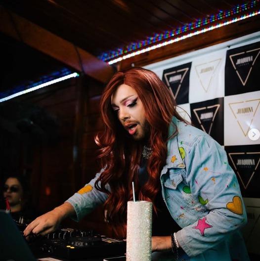 A Força do Brilho: Regina Leah e a Resistência da Arte Drag no Interior