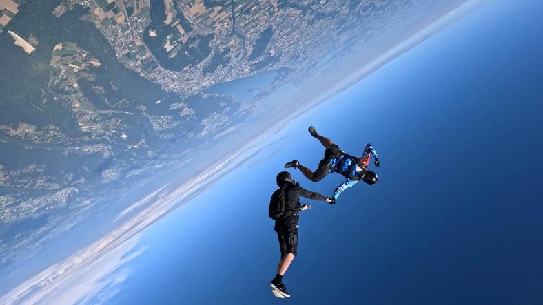 Céu de outono: o melhor para saltar de paraquedas