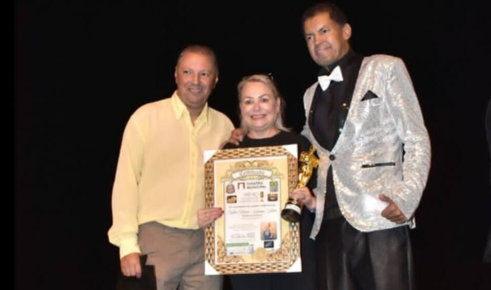 ADRI TOLARDO E LUCIANO SILVA RECEBEM PRÊMIO DE DESTAQUE NO THEATRO MUNICIPAL DE SÃO PAULO