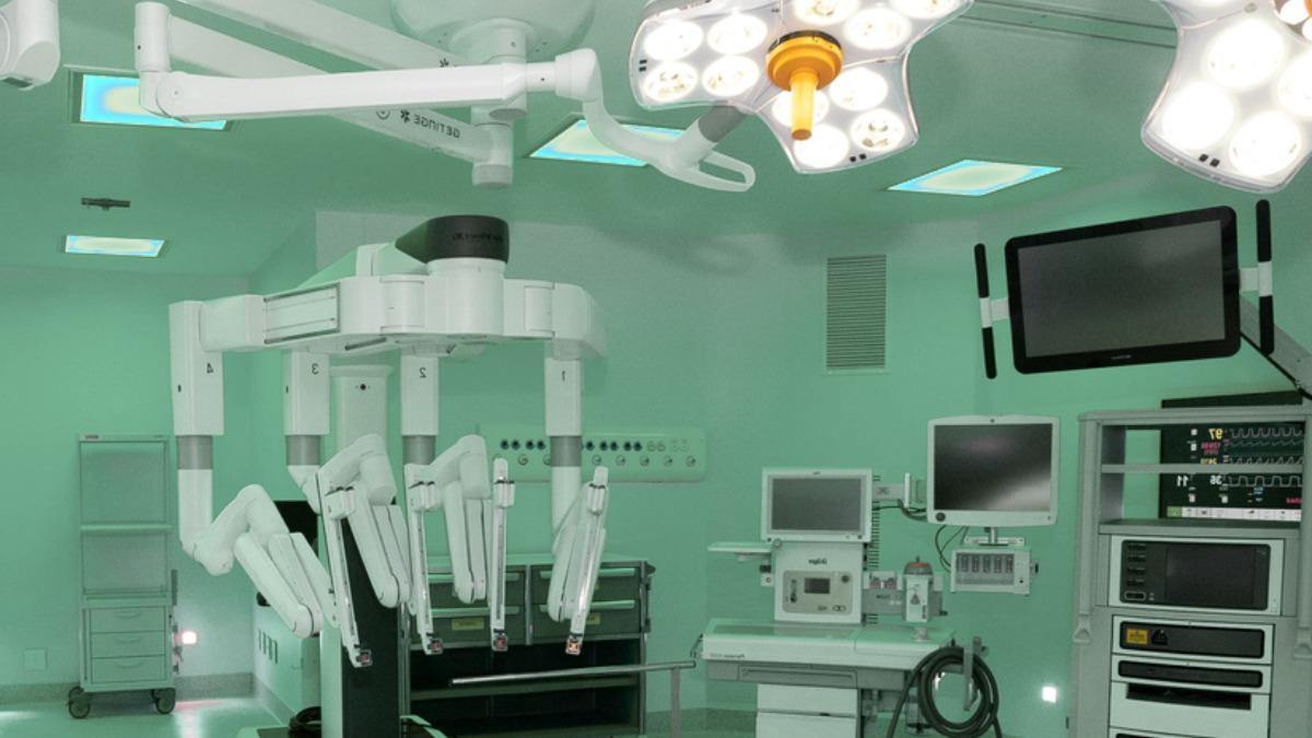 Cirurgia robótica é segura? Entenda os protocolos e a tecnologia que elevam o padrão cirúrgico
