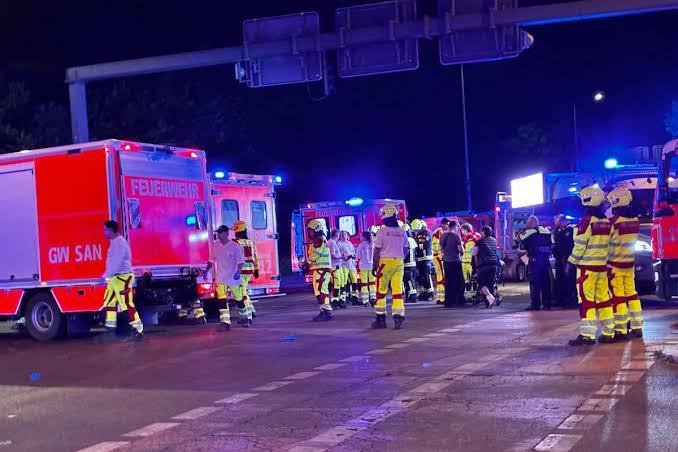 Carro atropela multidão durante Parada do Orgulho de Berlim e deixa um morto e 17 feridos