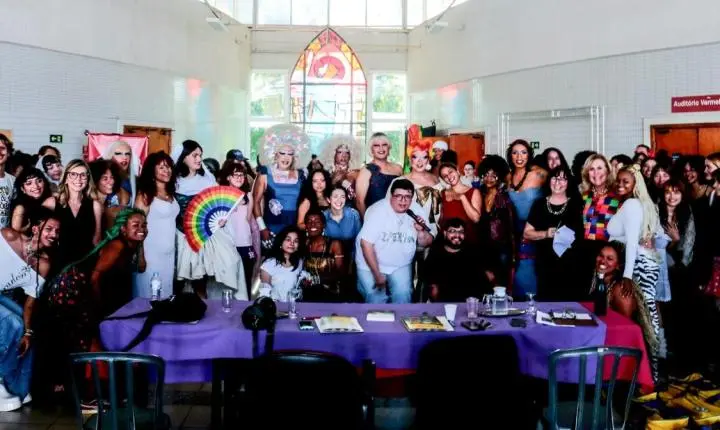 EACH Runway 2026: desfile da USP transforma pesquisa acadêmica em espetáculo de moda e celebra a arte drag em São Paulo