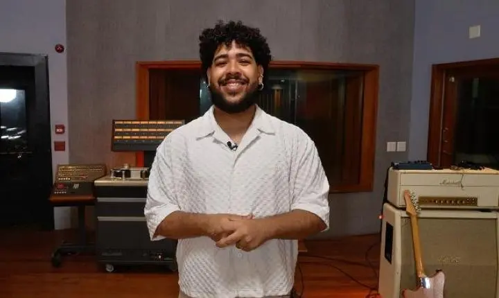 Ivyson apresenta versões reimaginadas de seu repertório no O Novo Sempre Vem 