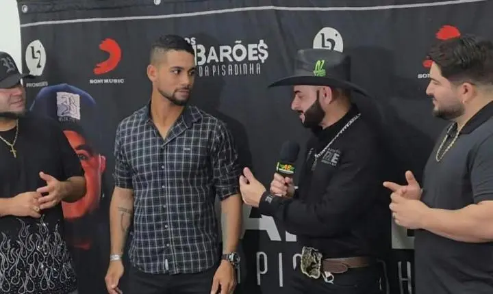  No Expo Cariacica, o influenciador digital Thiago Capixaba celebra com o show Os Barões da Pisadinha